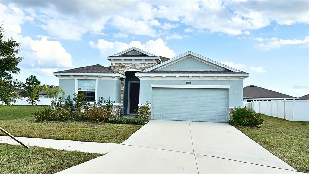 Recientemente alquilado: $2,400 (4 camas, 2 baños, 2046 Pies cuadrados)