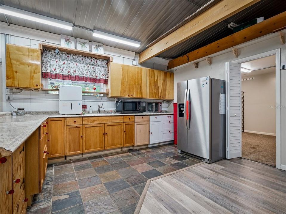 Activo con contrato: $849,000 (4 camas, 2 baños, 3052 Pies cuadrados)