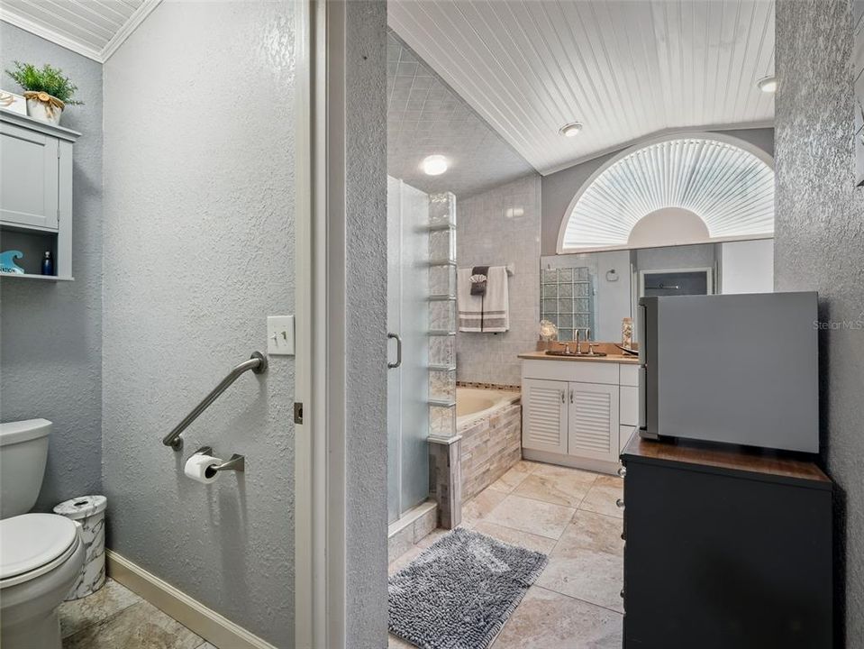 Activo con contrato: $849,000 (4 camas, 2 baños, 3052 Pies cuadrados)