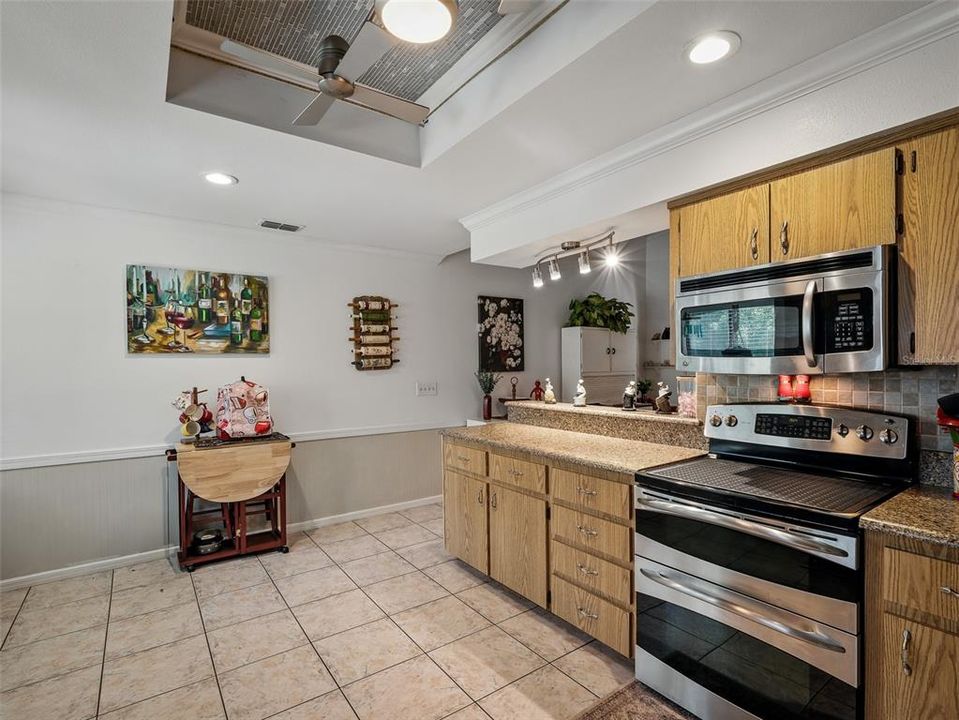 Activo con contrato: $849,000 (4 camas, 2 baños, 3052 Pies cuadrados)