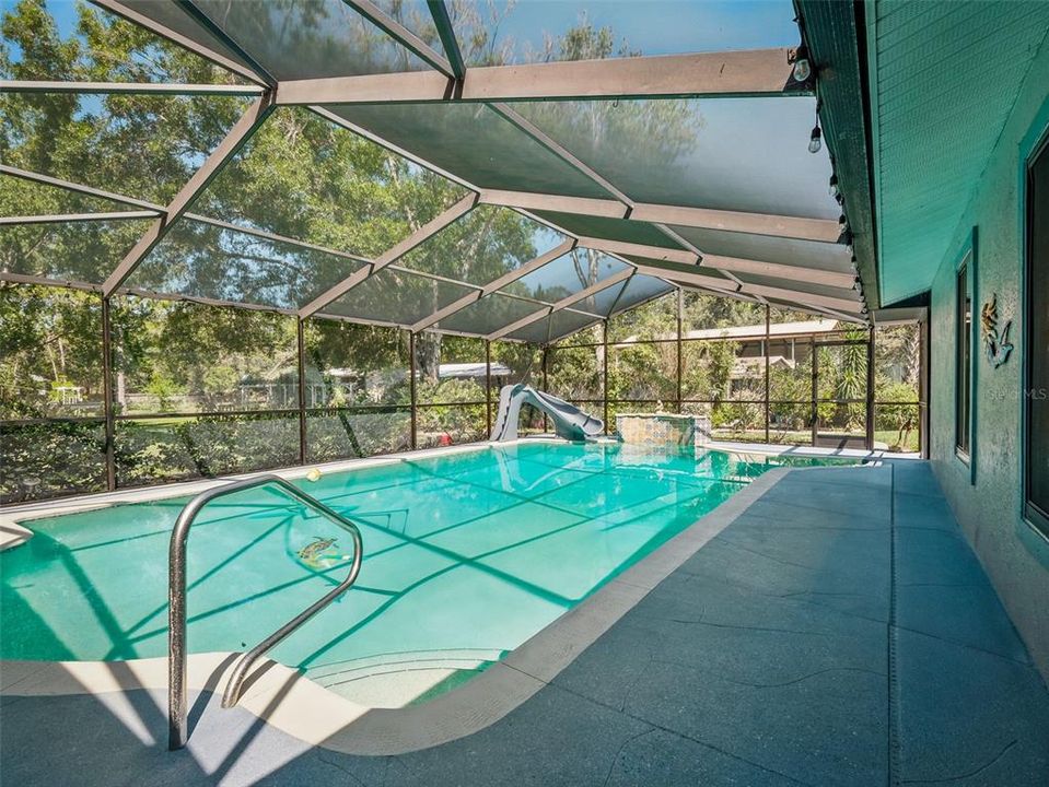 Activo con contrato: $849,000 (4 camas, 2 baños, 3052 Pies cuadrados)