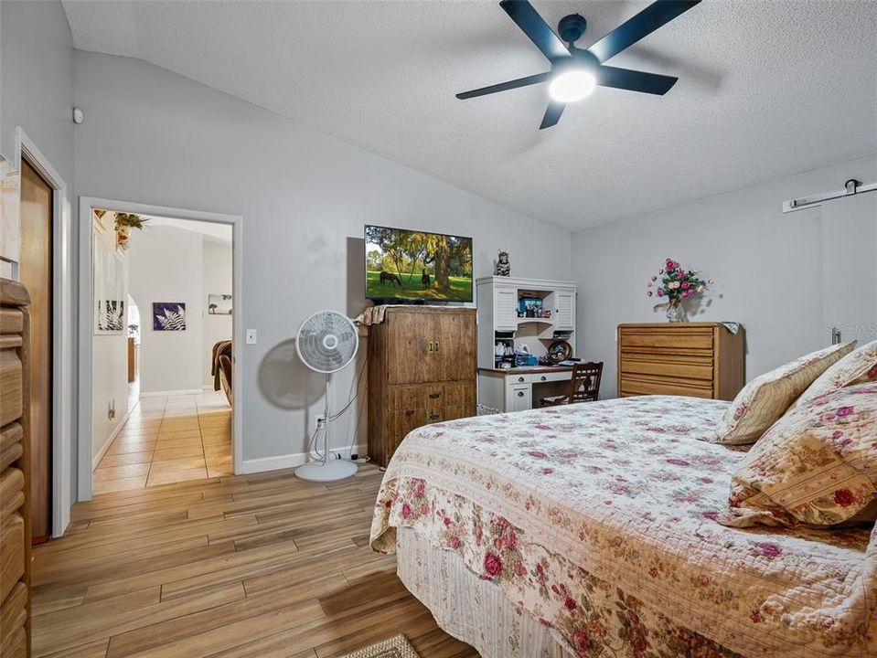 Activo con contrato: $849,000 (4 camas, 2 baños, 3052 Pies cuadrados)