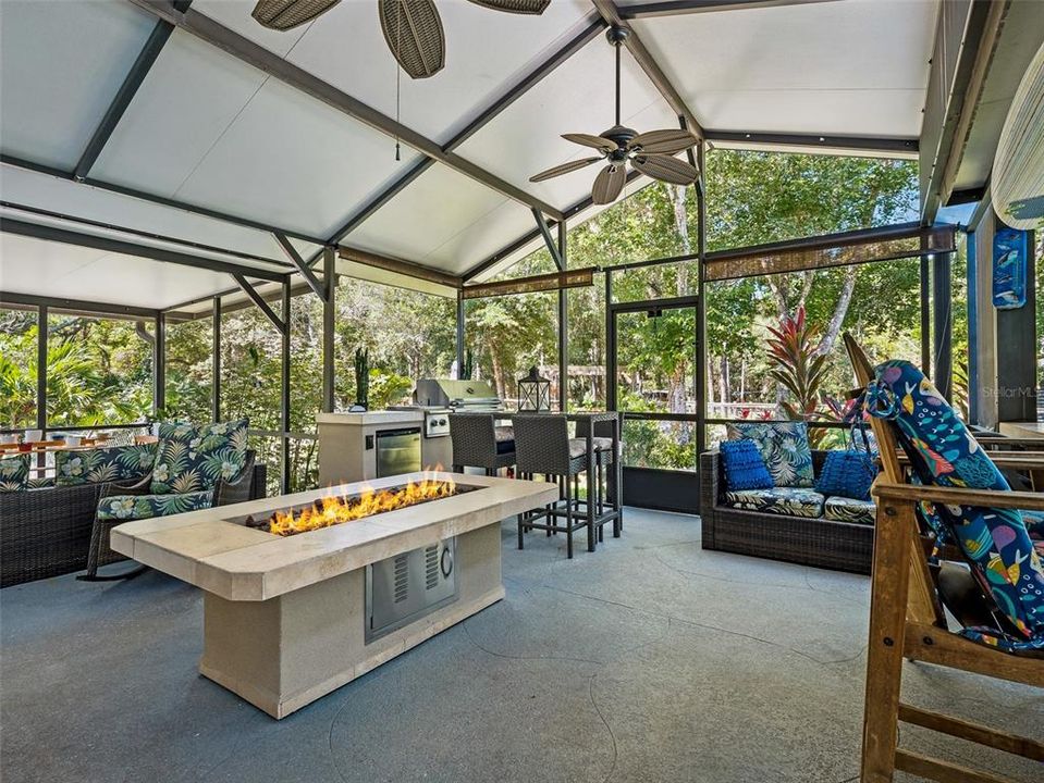 Activo con contrato: $849,000 (4 camas, 2 baños, 3052 Pies cuadrados)