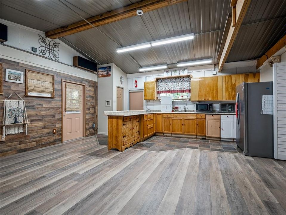 Activo con contrato: $849,000 (4 camas, 2 baños, 3052 Pies cuadrados)