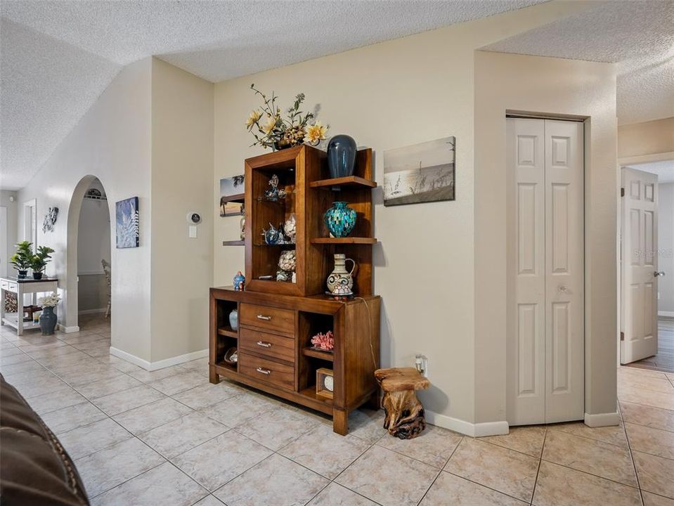 Activo con contrato: $849,000 (4 camas, 2 baños, 3052 Pies cuadrados)