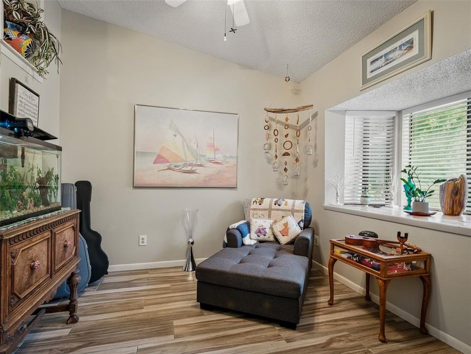 Activo con contrato: $849,000 (4 camas, 2 baños, 3052 Pies cuadrados)