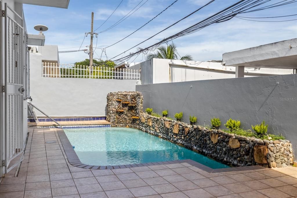 Под контрактом: $450,000 (4 спален, 3 ванн, 2714 Квадратных фут)