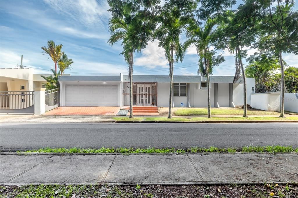 Под контрактом: $450,000 (4 спален, 3 ванн, 2714 Квадратных фут)