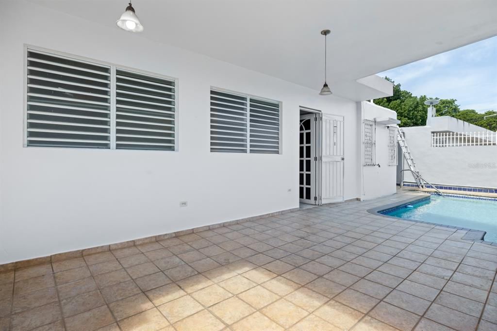 Под контрактом: $450,000 (4 спален, 3 ванн, 2714 Квадратных фут)