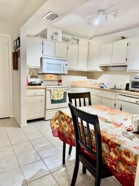 For Sale: $239,900 (3 beds, 2 baths, 1256 Square Feet)