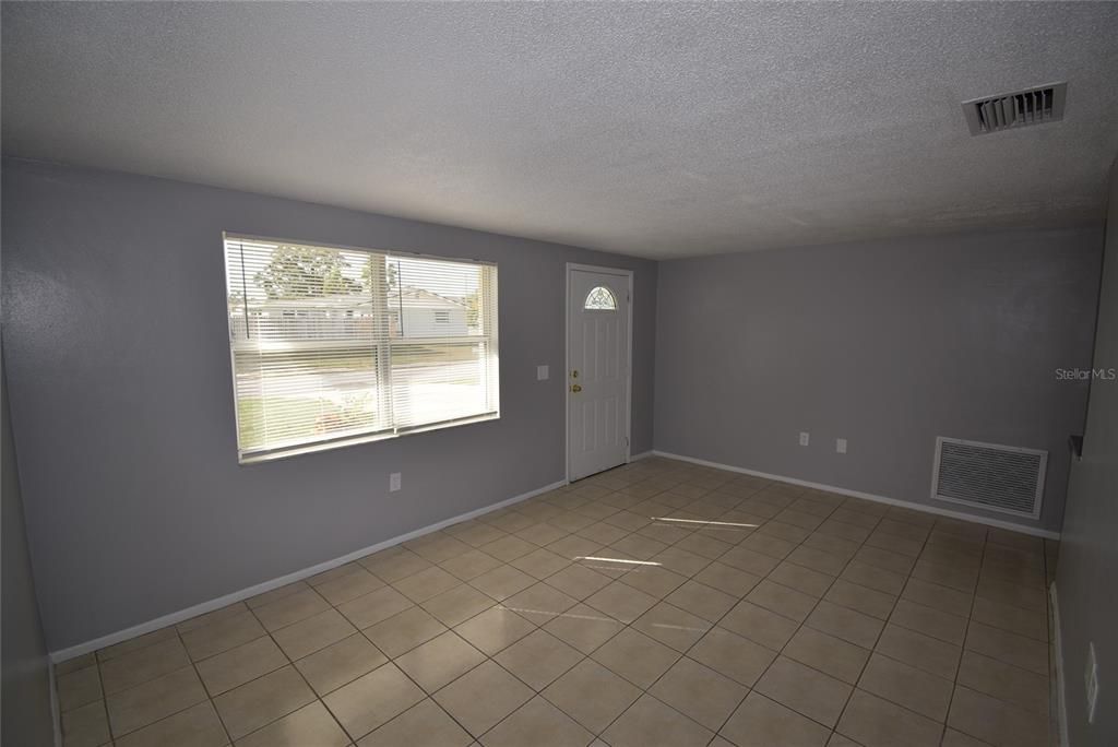 For Rent: $1,675 (3 beds, 2 baths, 1140 Square Feet)