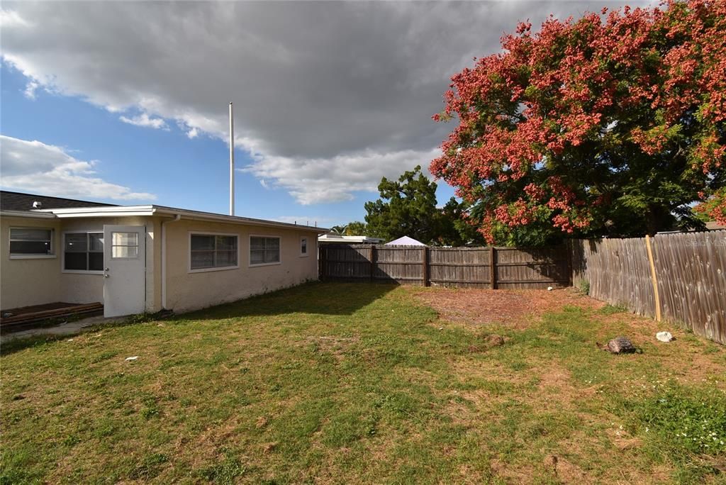 For Rent: $1,675 (3 beds, 2 baths, 1140 Square Feet)