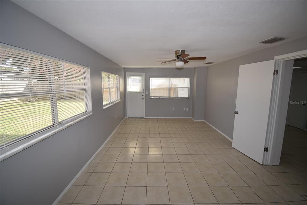 For Rent: $1,675 (3 beds, 2 baths, 1140 Square Feet)