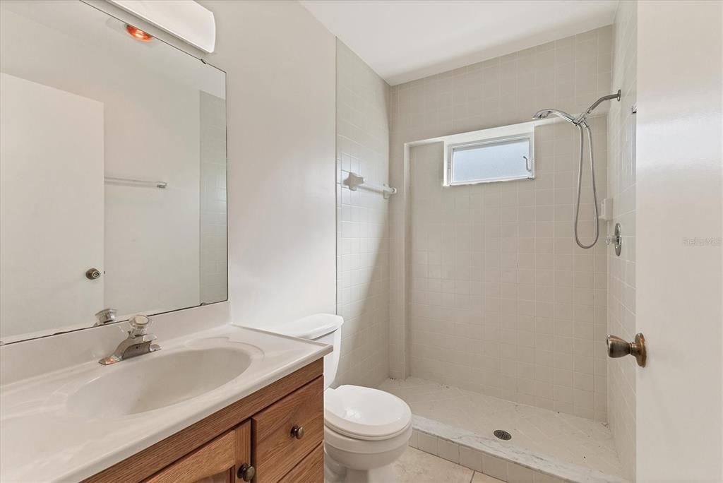 For Sale: $250,000 (3 beds, 3 baths, 1166 Square Feet)