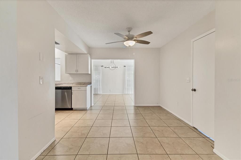 For Sale: $250,000 (3 beds, 3 baths, 1166 Square Feet)