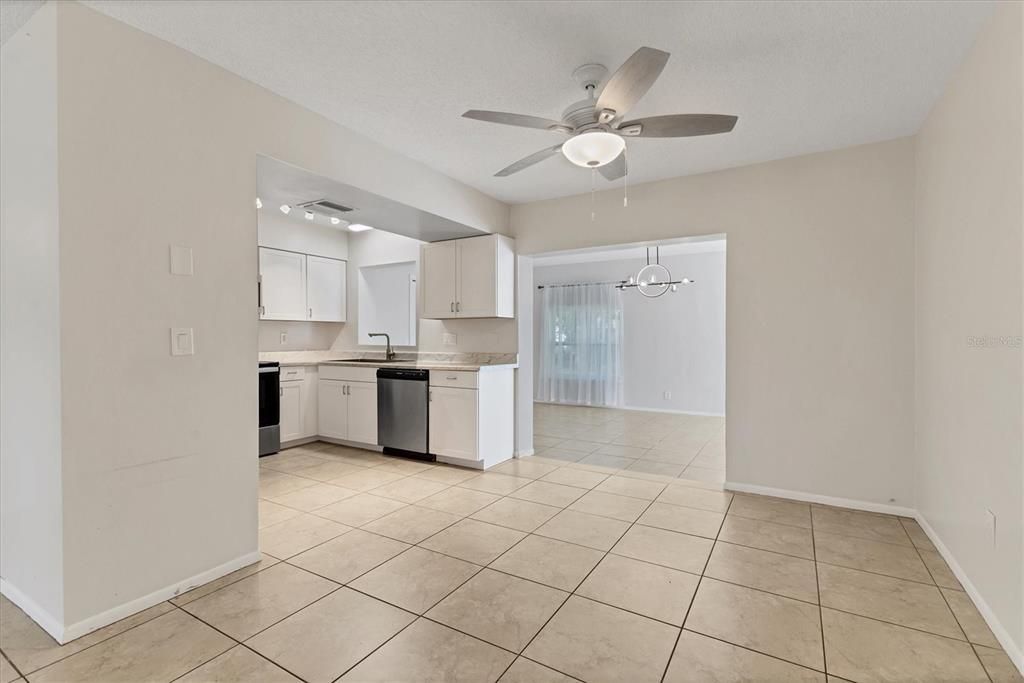 For Sale: $250,000 (3 beds, 3 baths, 1166 Square Feet)