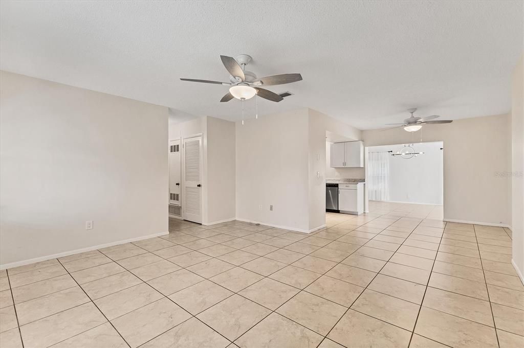 For Sale: $250,000 (3 beds, 3 baths, 1166 Square Feet)