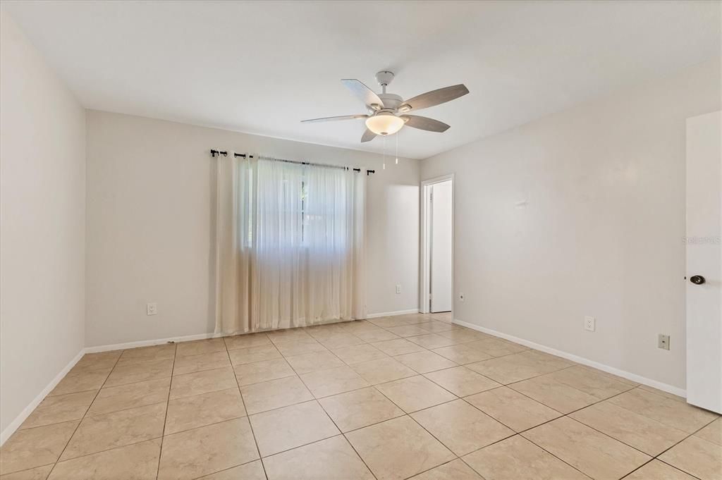 For Sale: $250,000 (3 beds, 3 baths, 1166 Square Feet)