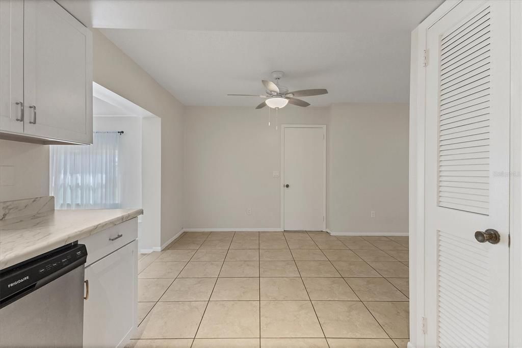 For Sale: $250,000 (3 beds, 3 baths, 1166 Square Feet)