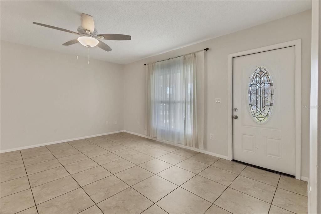 For Sale: $250,000 (3 beds, 3 baths, 1166 Square Feet)