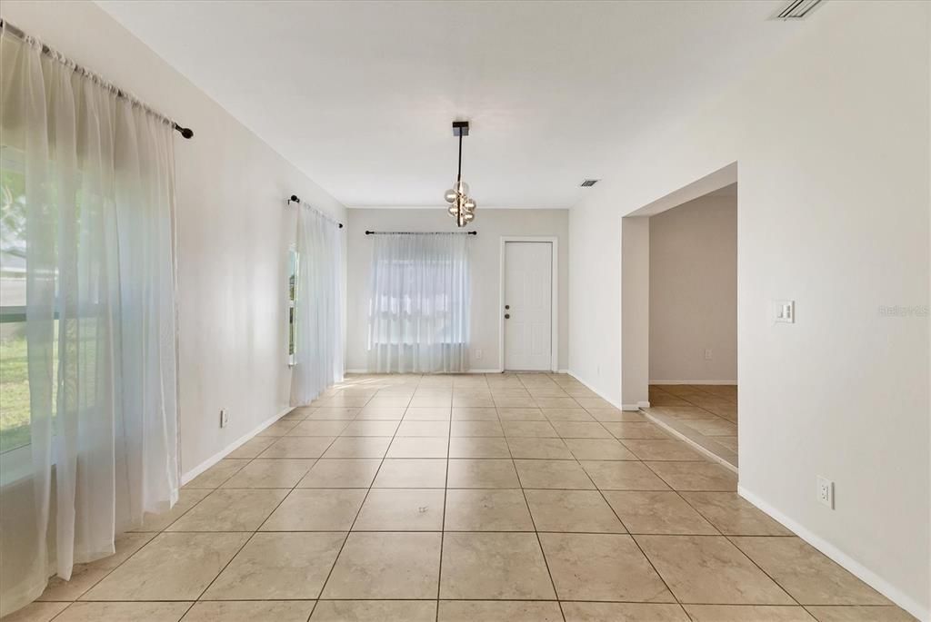 For Sale: $250,000 (3 beds, 3 baths, 1166 Square Feet)