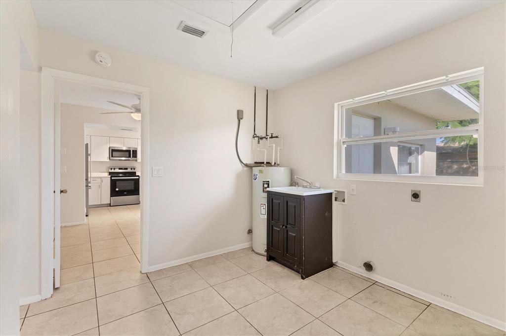 For Sale: $250,000 (3 beds, 3 baths, 1166 Square Feet)