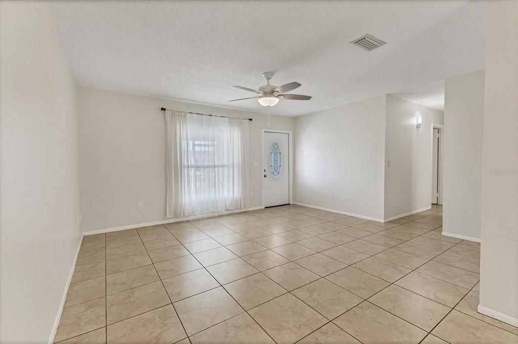 For Sale: $250,000 (3 beds, 3 baths, 1166 Square Feet)