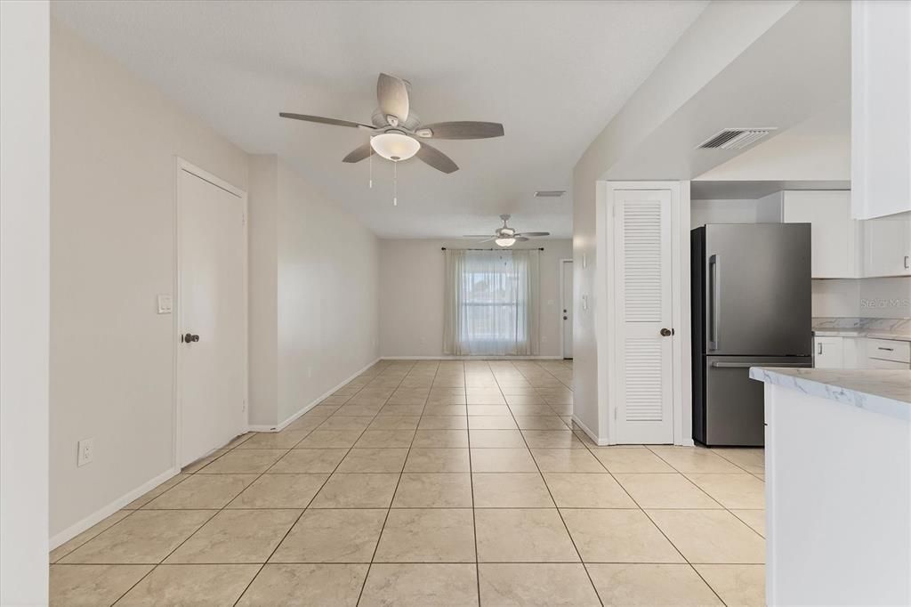 For Sale: $250,000 (3 beds, 3 baths, 1166 Square Feet)