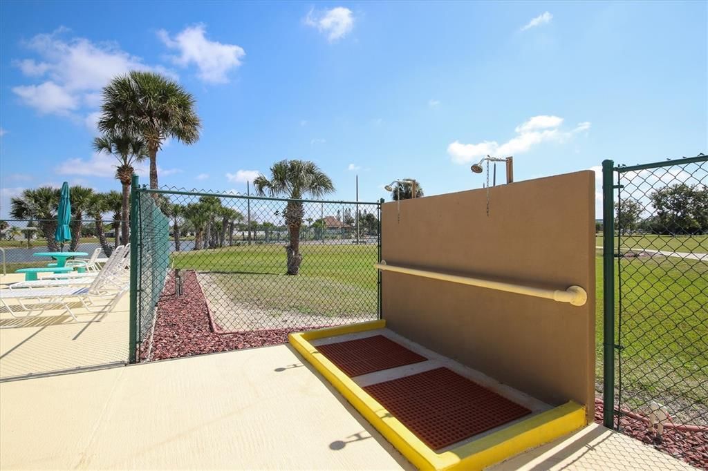 For Sale: $250,000 (3 beds, 3 baths, 1166 Square Feet)