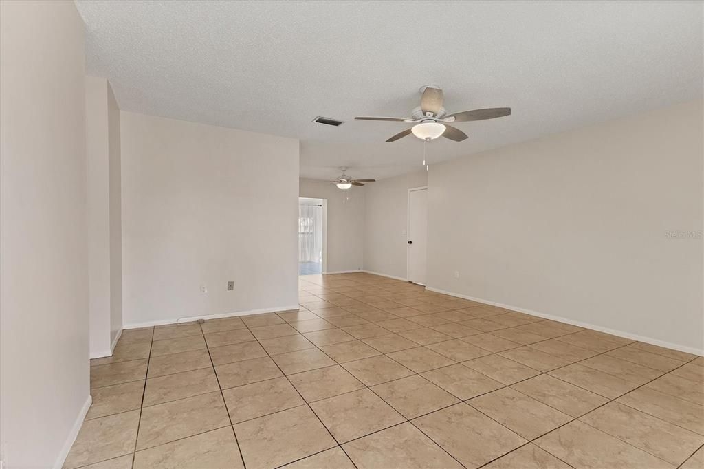 For Sale: $250,000 (3 beds, 3 baths, 1166 Square Feet)