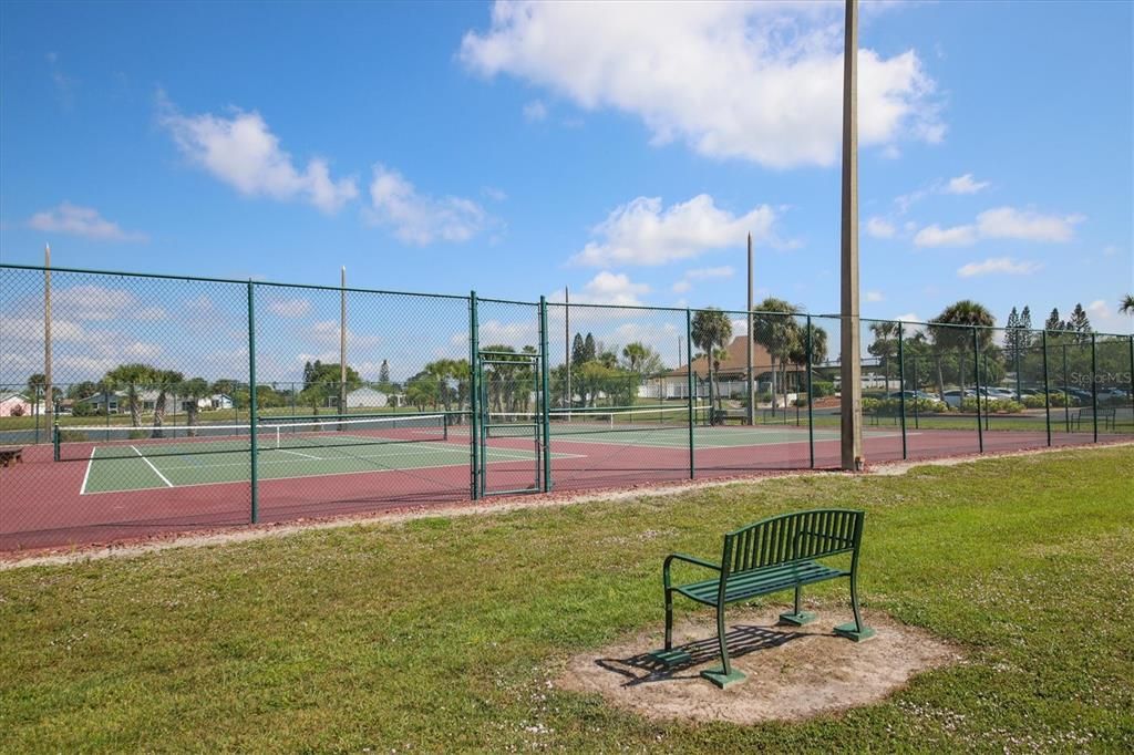 For Sale: $250,000 (3 beds, 3 baths, 1166 Square Feet)