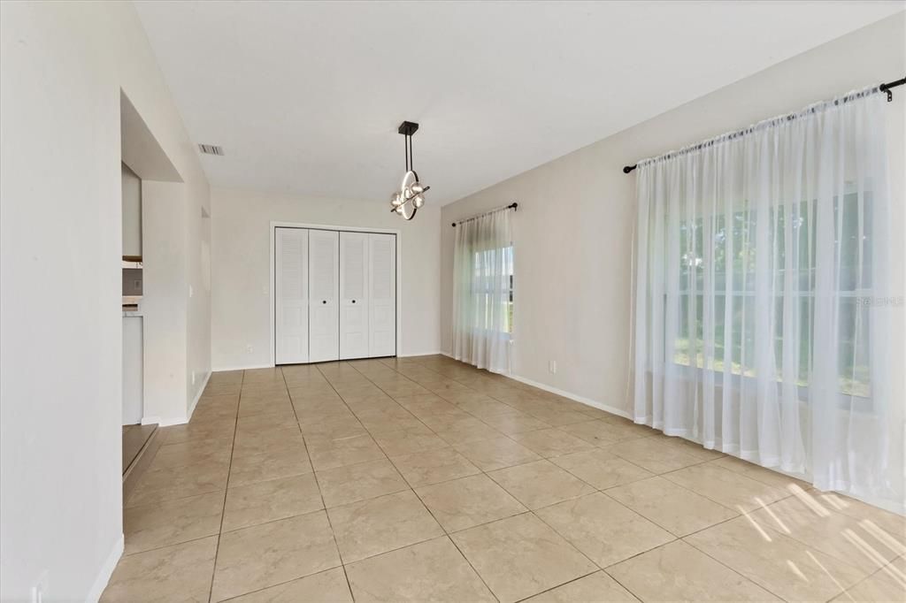 For Sale: $250,000 (3 beds, 3 baths, 1166 Square Feet)