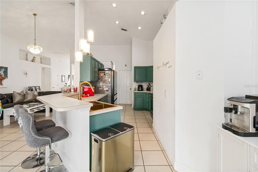 待售: $489,900 (5 贝兹, 2 浴室, 2059 平方英尺)