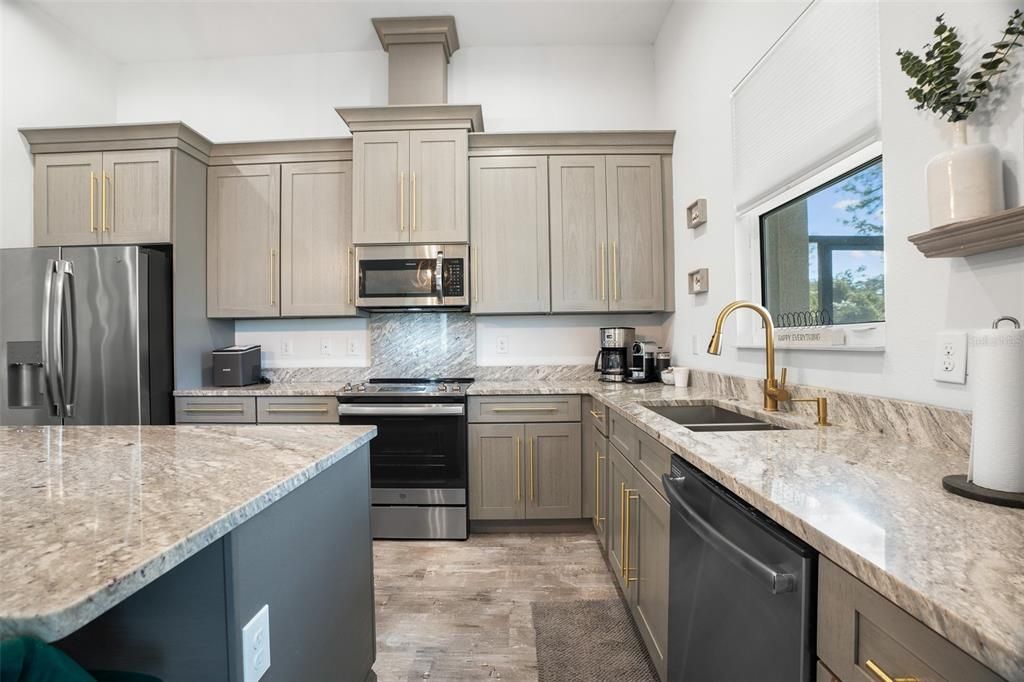 For Sale: $419,900 (4 beds, 2 baths, 1841 Square Feet)