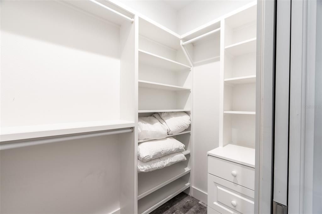 For Sale: $419,900 (4 beds, 2 baths, 1841 Square Feet)