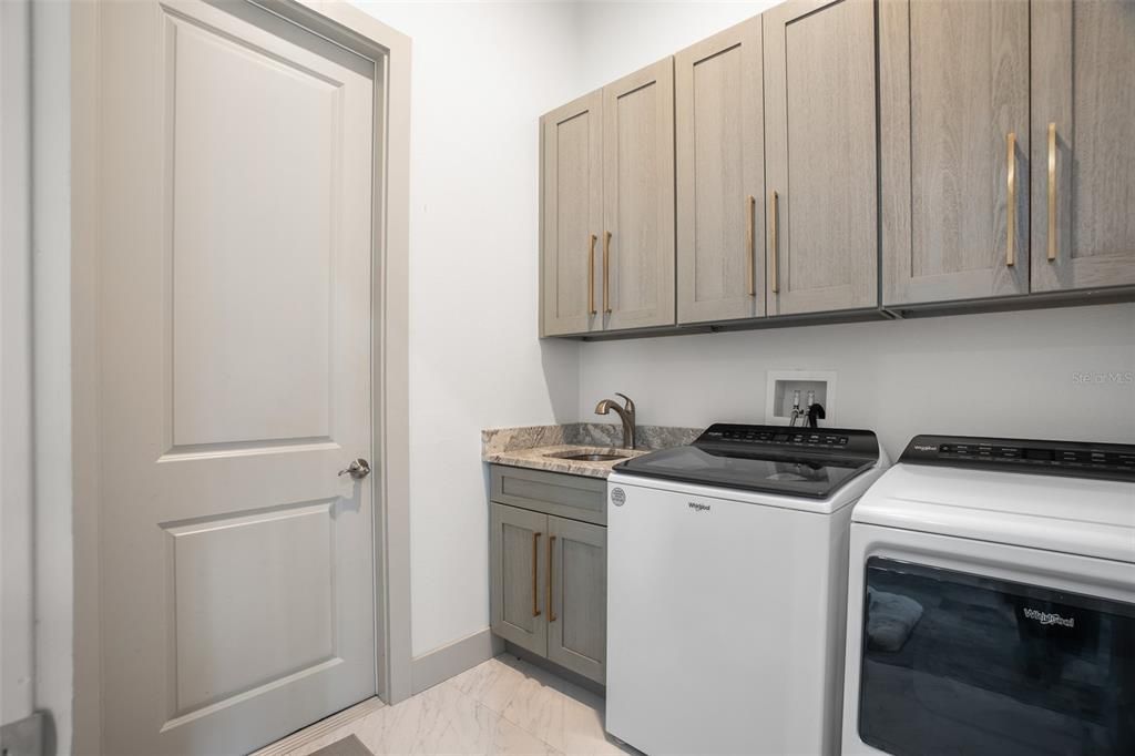 For Sale: $419,900 (4 beds, 2 baths, 1841 Square Feet)