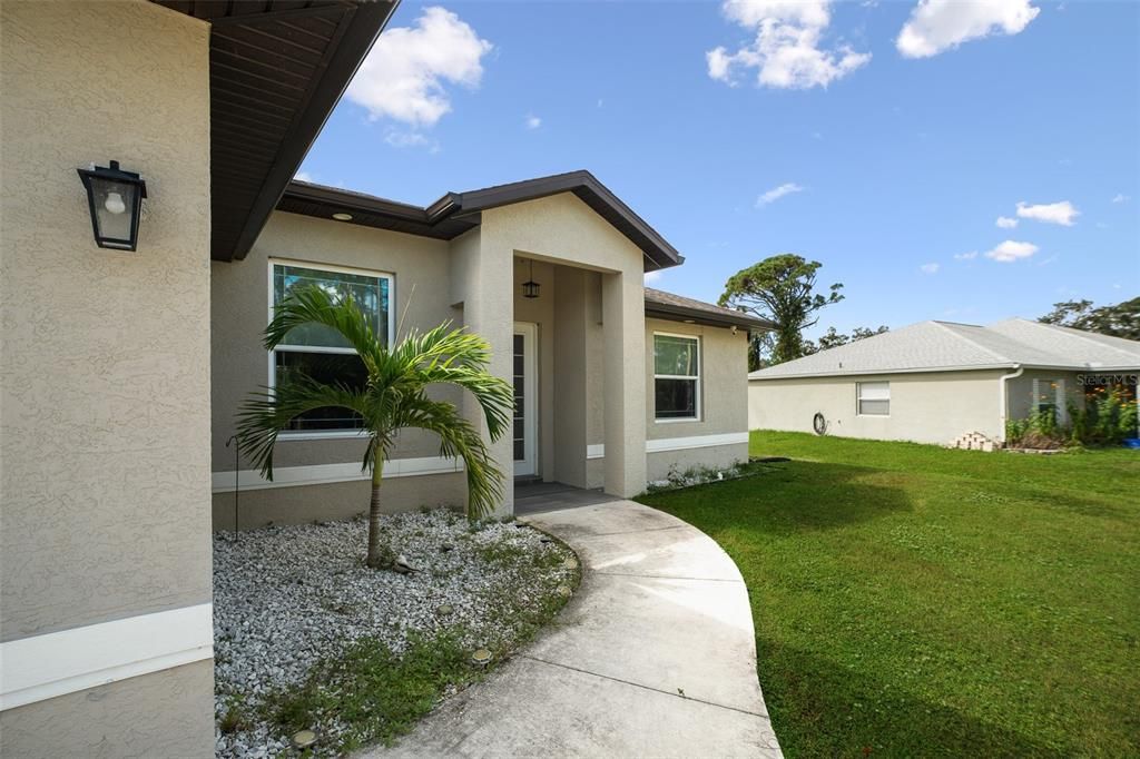 For Sale: $419,900 (4 beds, 2 baths, 1841 Square Feet)