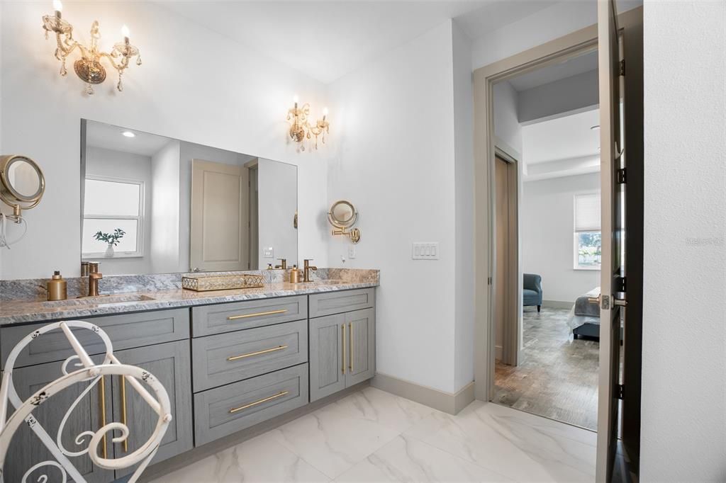 For Sale: $419,900 (4 beds, 2 baths, 1841 Square Feet)