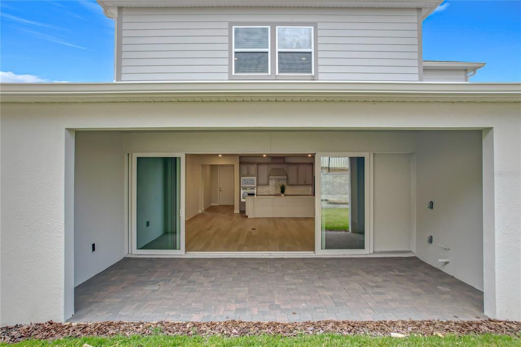 出租: $4,985 (5 贝兹, 4 浴室, 3337 平方英尺)