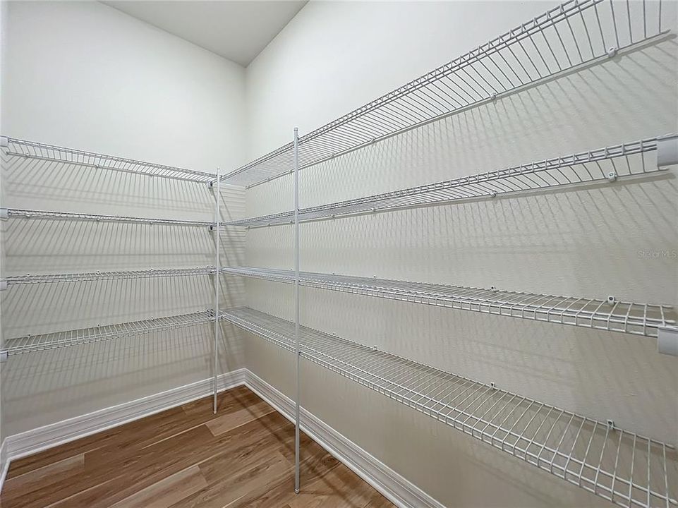 出租: $4,985 (5 贝兹, 4 浴室, 3337 平方英尺)