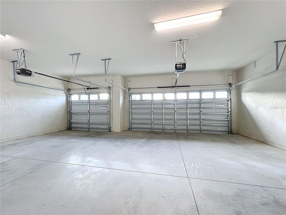 出租: $4,985 (5 贝兹, 4 浴室, 3337 平方英尺)