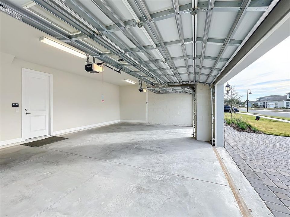 出租: $4,985 (5 贝兹, 4 浴室, 3337 平方英尺)