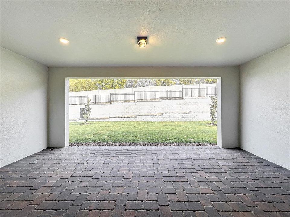 出租: $4,985 (5 贝兹, 4 浴室, 3337 平方英尺)