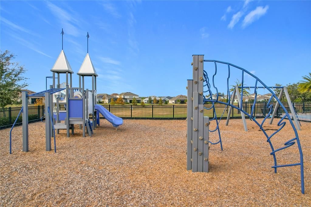 出租: $4,985 (5 贝兹, 4 浴室, 3337 平方英尺)