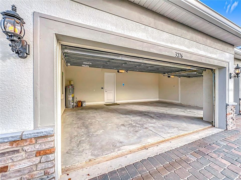 出租: $4,985 (5 贝兹, 4 浴室, 3337 平方英尺)