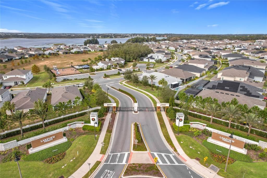 出租: $4,985 (5 贝兹, 4 浴室, 3337 平方英尺)