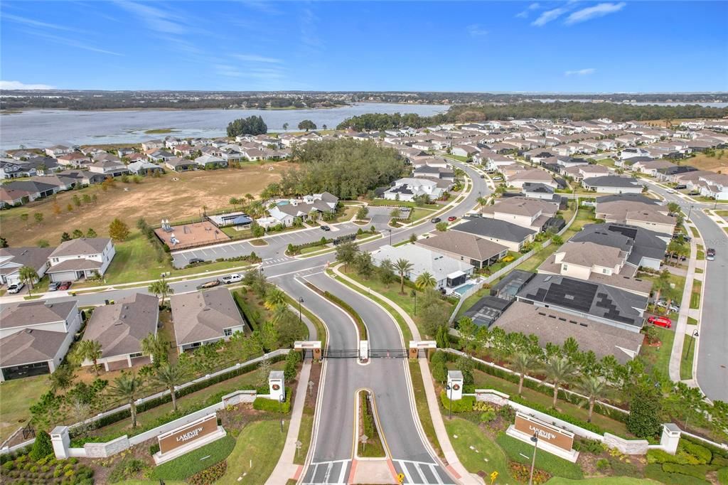 出租: $4,985 (5 贝兹, 4 浴室, 3337 平方英尺)