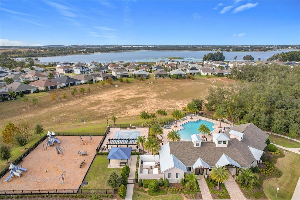 出租: $4,985 (5 贝兹, 4 浴室, 3337 平方英尺)