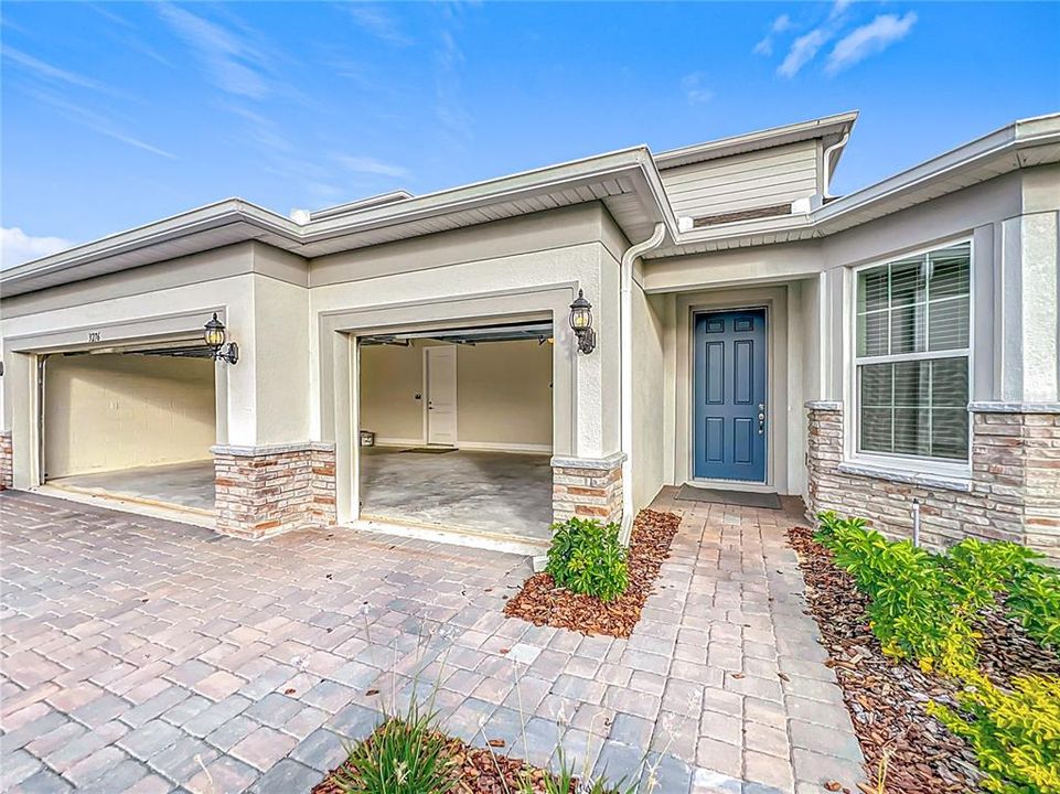 出租: $4,985 (5 贝兹, 4 浴室, 3337 平方英尺)