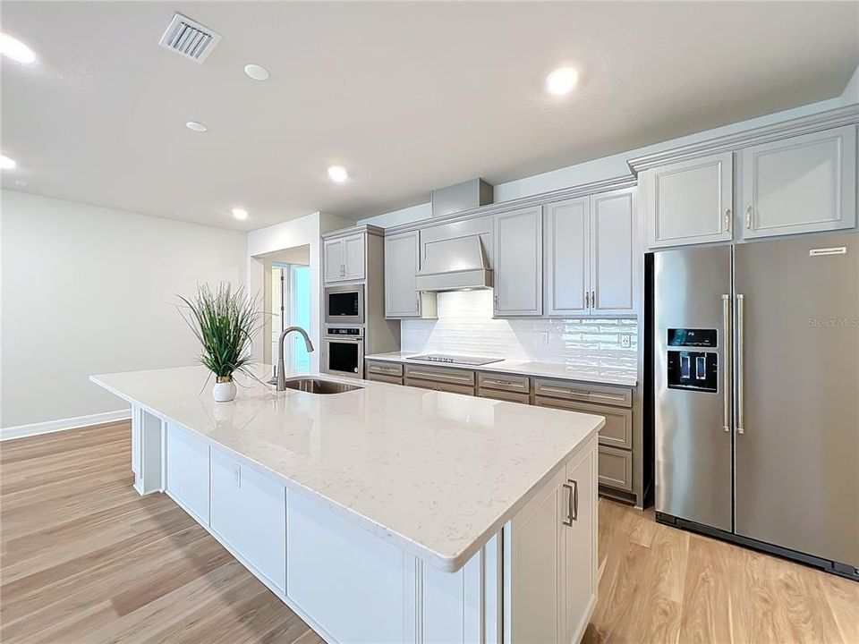 出租: $4,985 (5 贝兹, 4 浴室, 3337 平方英尺)